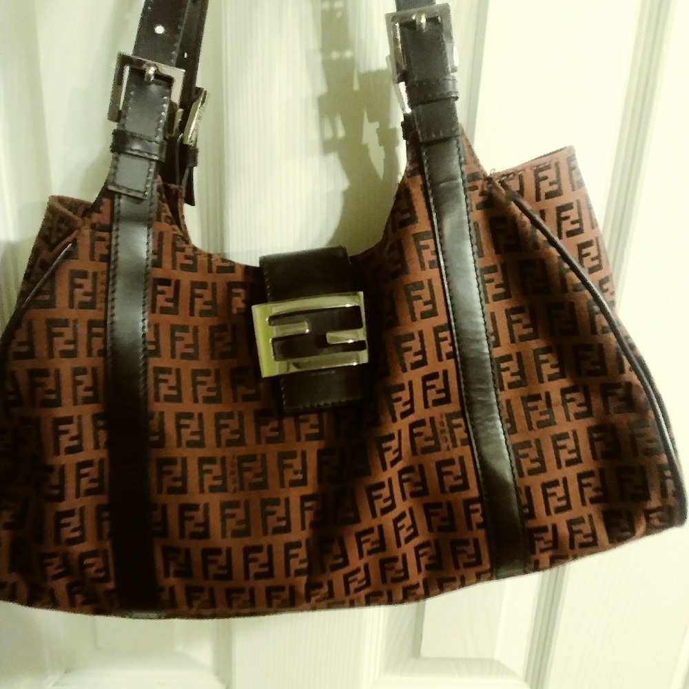 Fendi Zucchino logo shoulder bag leather deep red